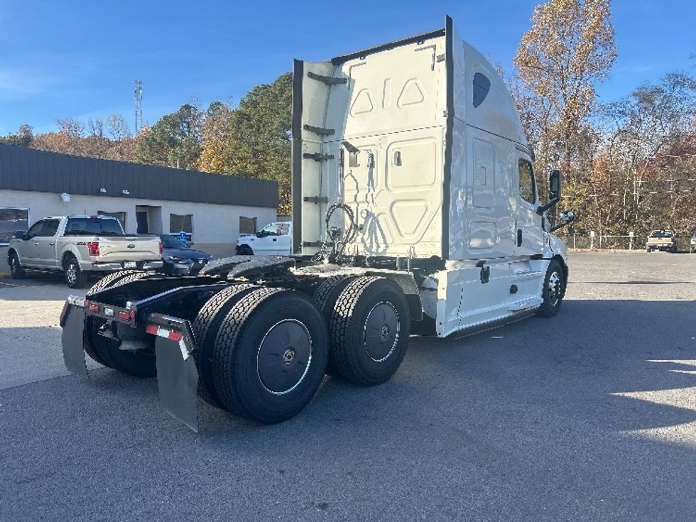 Sleeper Tractor-Heavy Duty Tractors-Freightliner-2019-T12664ST-Dalton-GA-404,196\n\t\tmiles-$ 66,500 - Image 7