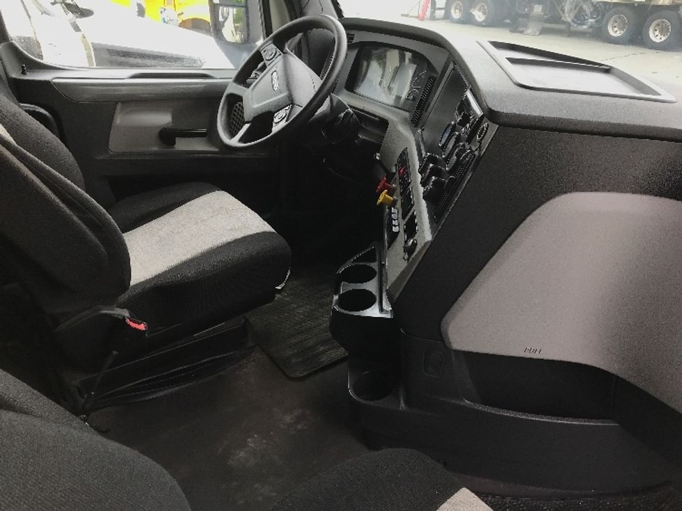 Sleeper Tractor-Heavy Duty Tractors-Freightliner-2019-T12664ST-Dartmouth-NS-628,090\n\t\tkm-$ 79,000 - Image 15