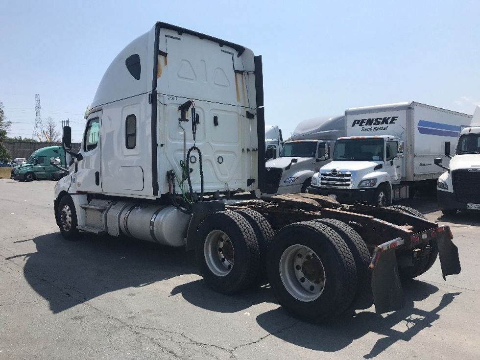 Sleeper Tractor-Heavy Duty Tractors-Freightliner-2019-T12664ST-Dartmouth-NS-628,090\n\t\tkm-$ 79,000 - Image 5