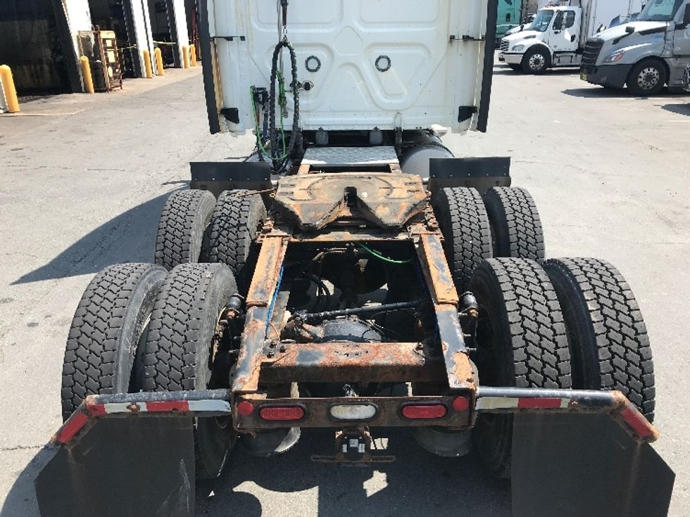 Sleeper Tractor-Heavy Duty Tractors-Freightliner-2019-T12664ST-Dartmouth-NS-628,090\n\t\tkm-$ 79,000 - Image 6