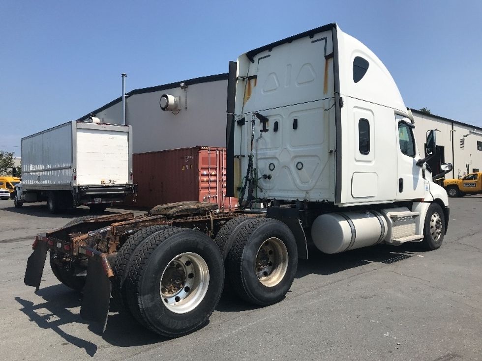 Sleeper Tractor-Heavy Duty Tractors-Freightliner-2019-T12664ST-Dartmouth-NS-628,090\n\t\tkm-$ 79,000 - Image 7