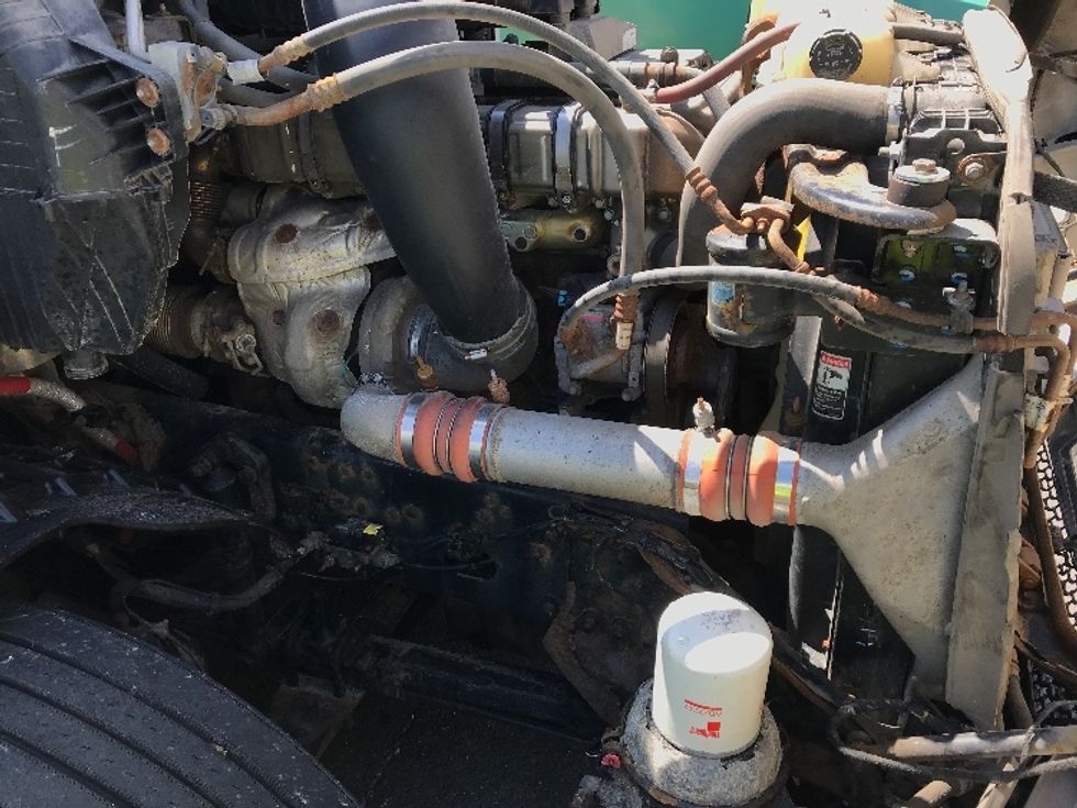 Sleeper Tractor-Heavy Duty Tractors-Freightliner-2019-T12664ST-Dartmouth-NS-689,360\n\t\tkm-$ 77,250 - Image 20