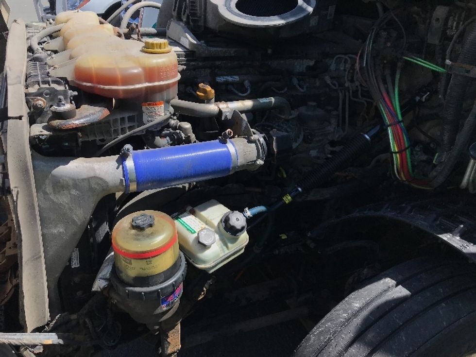 Sleeper Tractor-Heavy Duty Tractors-Freightliner-2019-T12664ST-Dartmouth-NS-689,360\n\t\tkm-$ 77,250 - Image 21