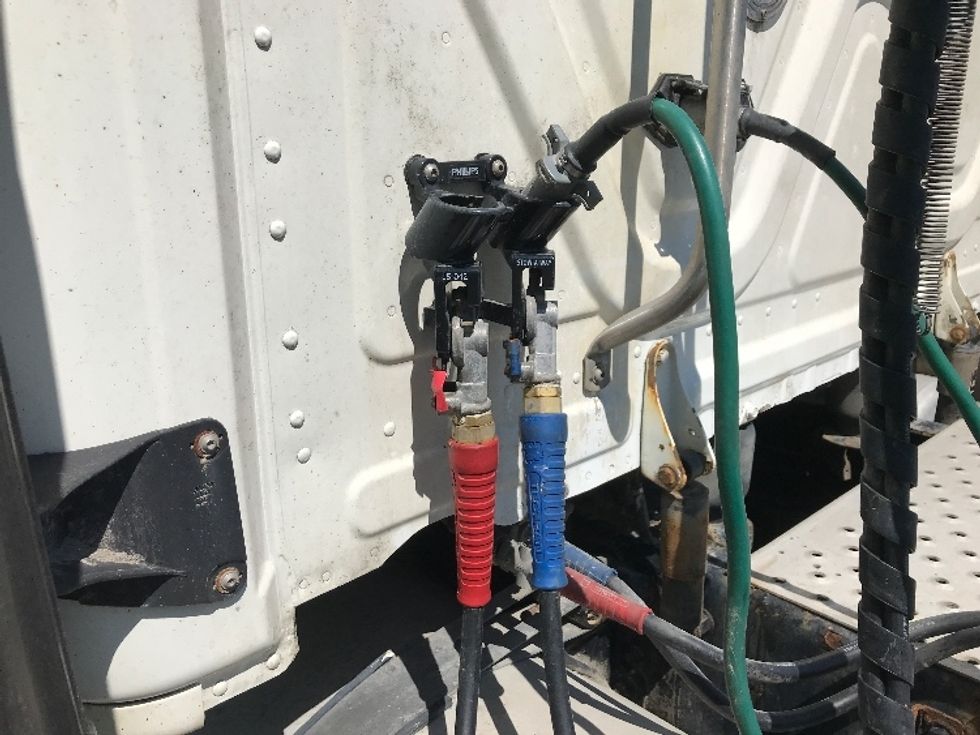 Sleeper Tractor-Heavy Duty Tractors-Freightliner-2019-T12664ST-Dartmouth-NS-689,360\n\t\tkm-$ 77,250 - Image 22