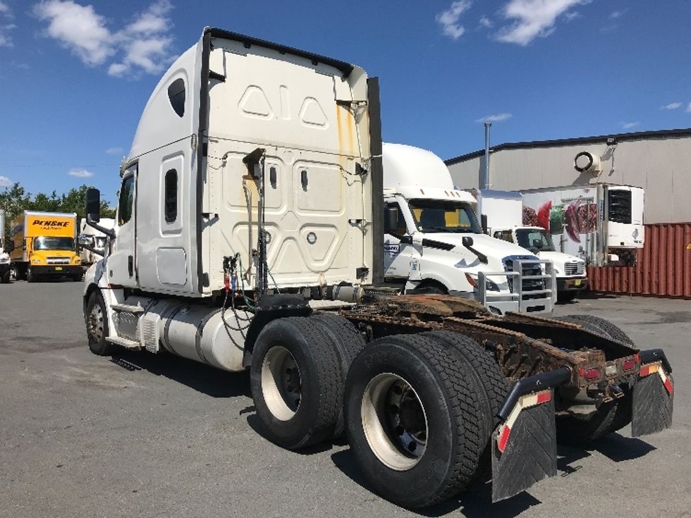 Sleeper Tractor-Heavy Duty Tractors-Freightliner-2019-T12664ST-Dartmouth-NS-689,360\n\t\tkm-$ 77,250 - Image 5