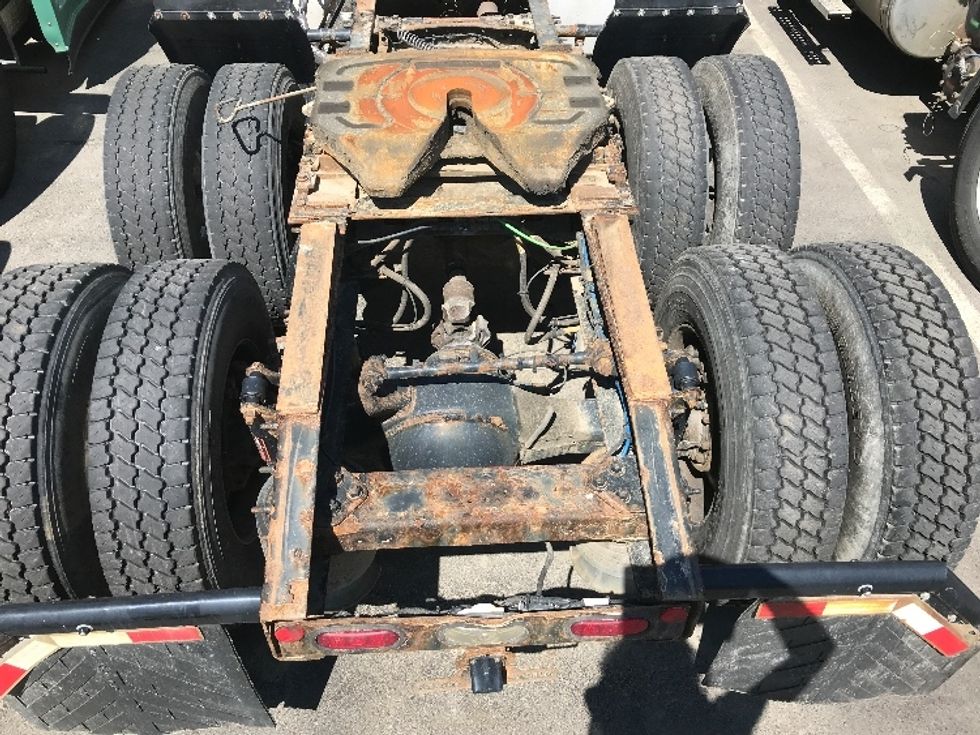 Sleeper Tractor-Heavy Duty Tractors-Freightliner-2019-T12664ST-Dartmouth-NS-689,360\n\t\tkm-$ 77,250 - Image 6