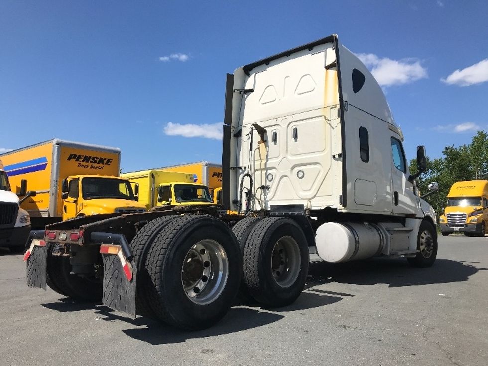 Sleeper Tractor-Heavy Duty Tractors-Freightliner-2019-T12664ST-Dartmouth-NS-689,360\n\t\tkm-$ 77,250 - Image 7