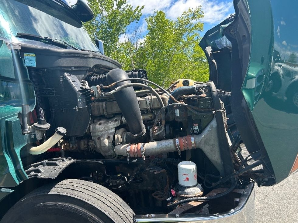Sleeper Tractor-Heavy Duty Tractors-Freightliner-2019-T12664ST-Dartmouth-NS-729,101\n\t\tkm-$ 61,750 - Image 20