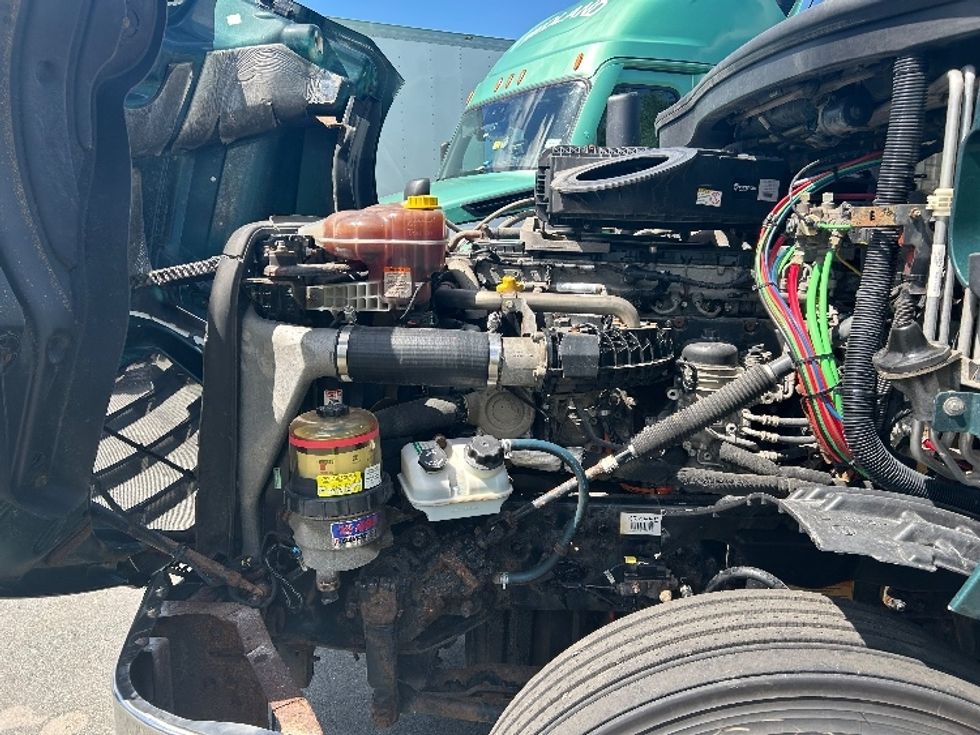 Sleeper Tractor-Heavy Duty Tractors-Freightliner-2019-T12664ST-Dartmouth-NS-729,101\n\t\tkm-$ 61,750 - Image 21
