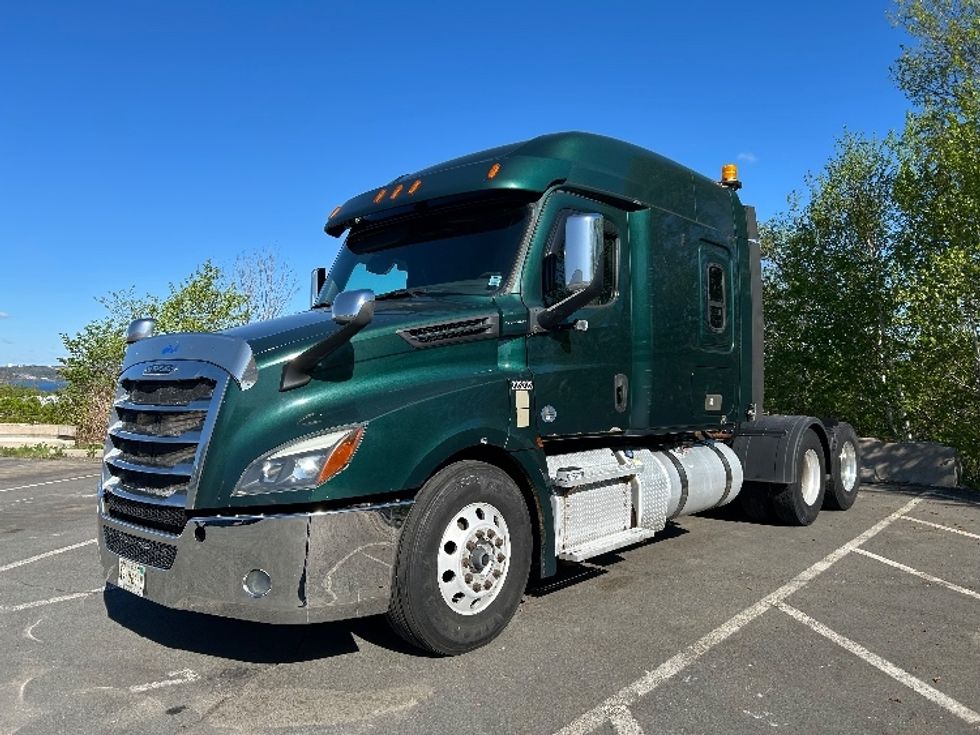 Sleeper Tractor-Heavy Duty Tractors-Freightliner-2019-T12664ST-Dartmouth-NS-729,101\n\t\tkm-$ 61,750 - Image 3