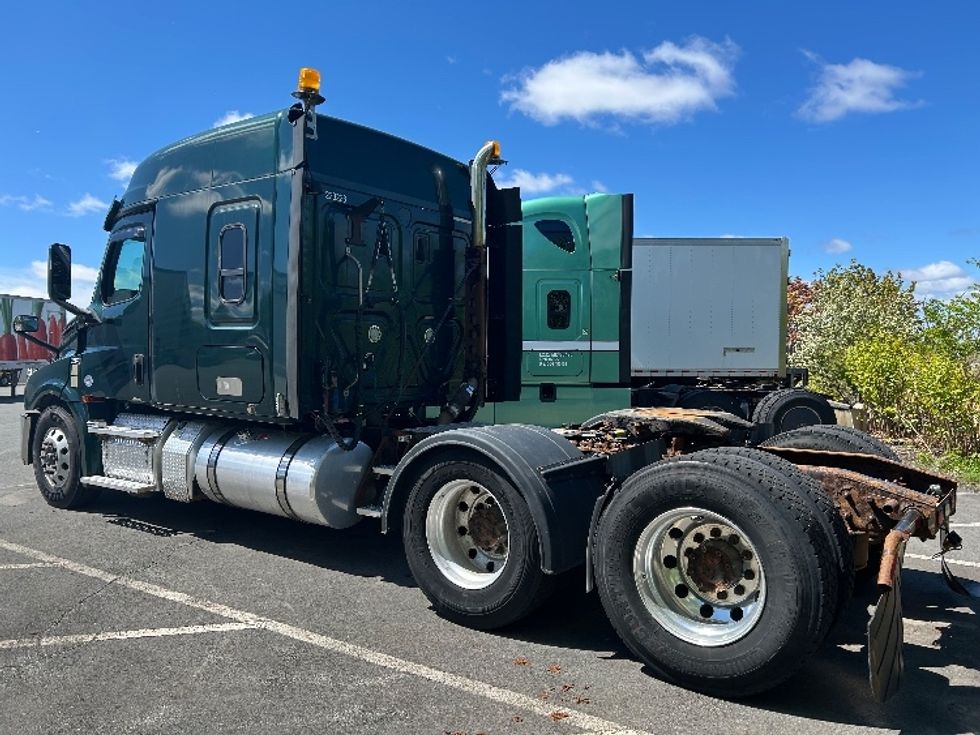 Sleeper Tractor-Heavy Duty Tractors-Freightliner-2019-T12664ST-Dartmouth-NS-729,101\n\t\tkm-$ 61,750 - Image 5
