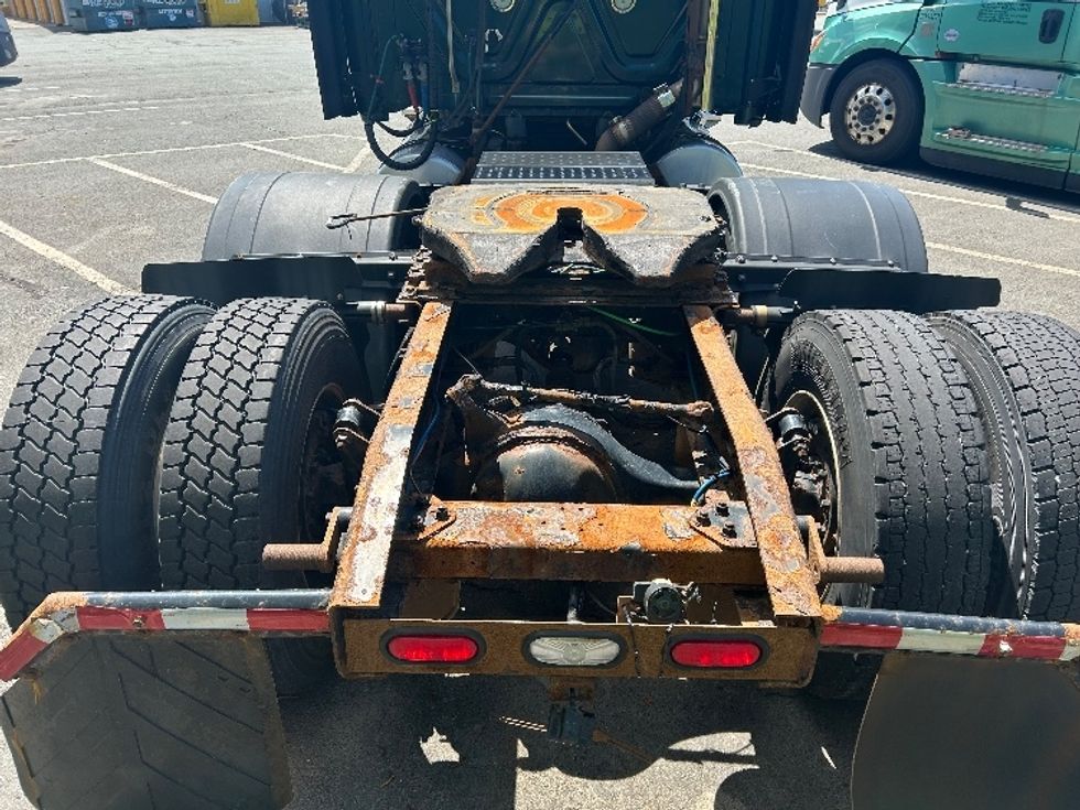 Sleeper Tractor-Heavy Duty Tractors-Freightliner-2019-T12664ST-Dartmouth-NS-729,101\n\t\tkm-$ 61,750 - Image 6