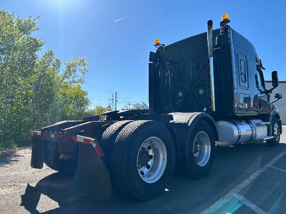 Sleeper Tractor-Heavy Duty Tractors-Freightliner-2019-T12664ST-Dartmouth-NS-729,101\n\t\tkm-$ 61,750 - Image 7