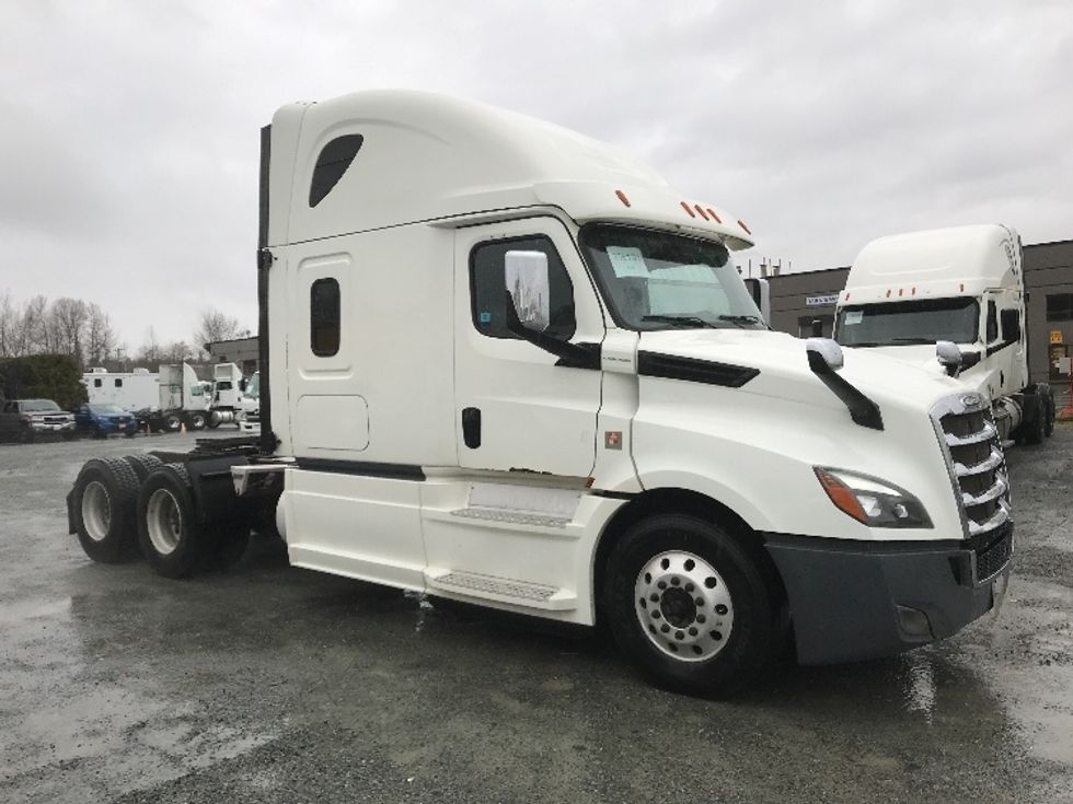 Sleeper Tractor-Heavy Duty Tractors-Freightliner-2019-T12664ST-Delta-BC-1,123,686\n\t\tkm-$ 56,000 - Image 1