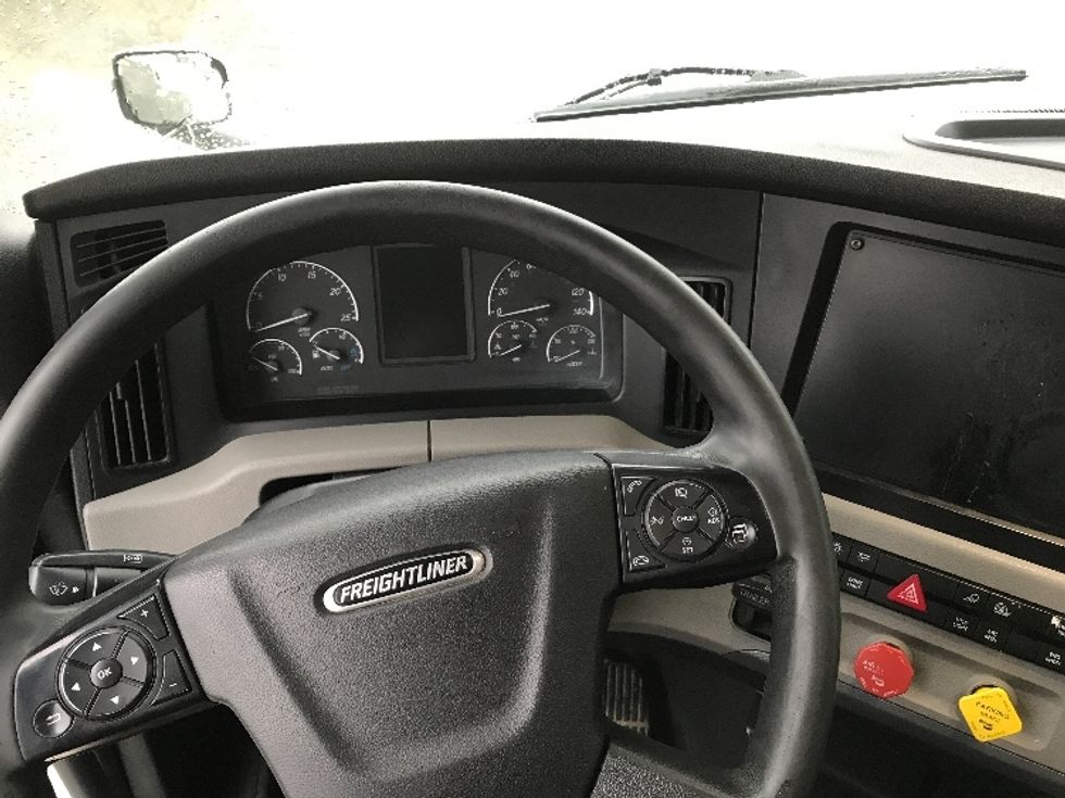 Sleeper Tractor-Heavy Duty Tractors-Freightliner-2019-T12664ST-Delta-BC-1,123,686\n\t\tkm-$ 56,000 - Image 11