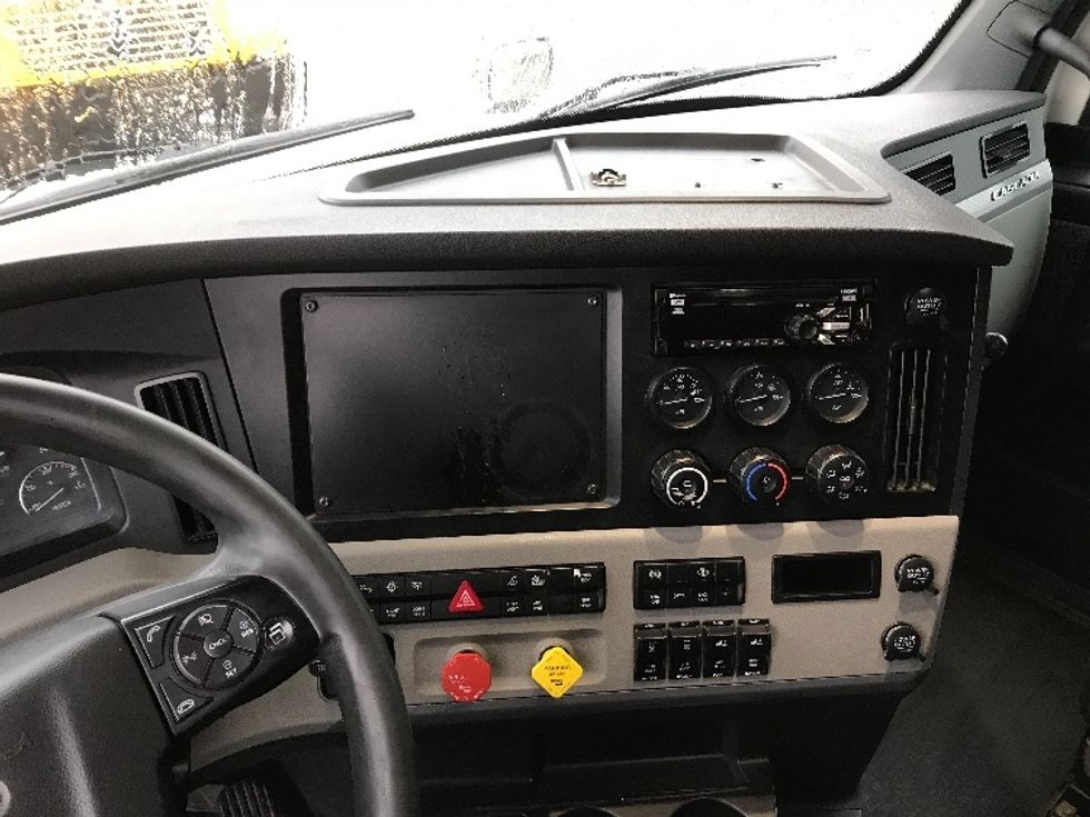 Sleeper Tractor-Heavy Duty Tractors-Freightliner-2019-T12664ST-Delta-BC-1,123,686\n\t\tkm-$ 56,000 - Image 12