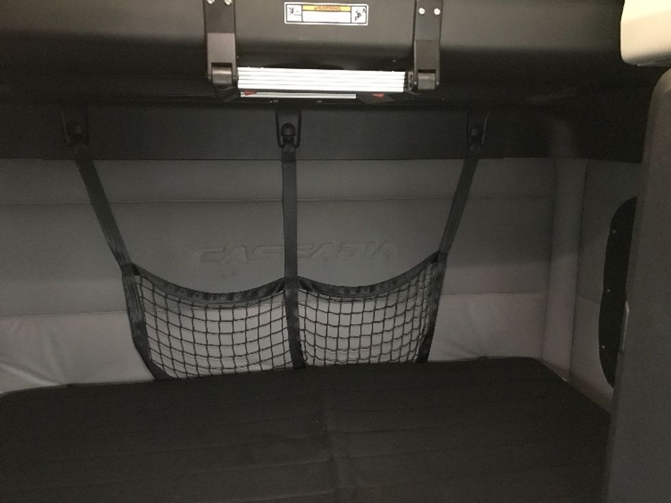 Sleeper Tractor-Heavy Duty Tractors-Freightliner-2019-T12664ST-Delta-BC-1,123,686\n\t\tkm-$ 56,000 - Image 16