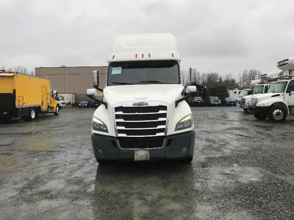 Sleeper Tractor-Heavy Duty Tractors-Freightliner-2019-T12664ST-Delta-BC-1,123,686\n\t\tkm-$ 56,000 - Image 2