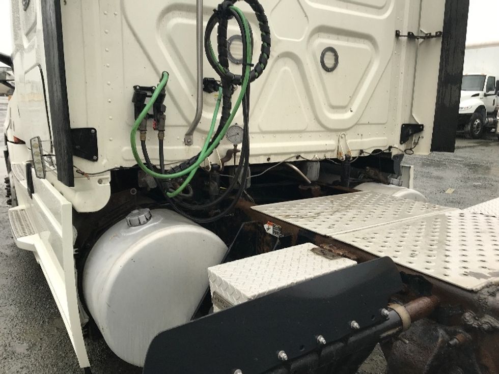 Sleeper Tractor-Heavy Duty Tractors-Freightliner-2019-T12664ST-Delta-BC-1,123,686\n\t\tkm-$ 56,000 - Image 22