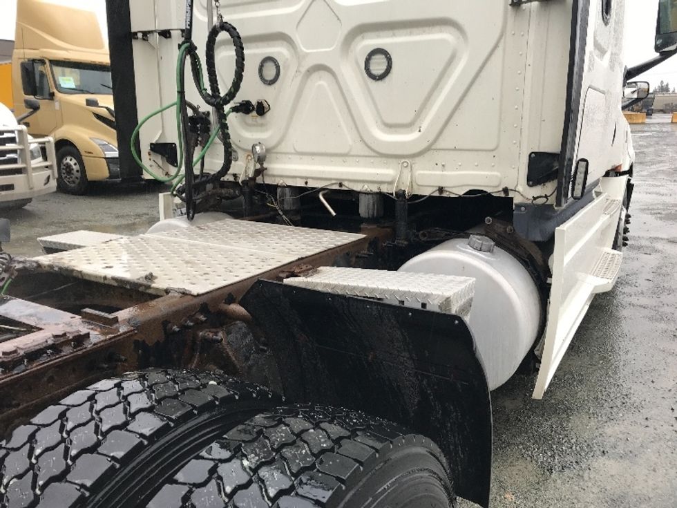 Sleeper Tractor-Heavy Duty Tractors-Freightliner-2019-T12664ST-Delta-BC-1,123,686\n\t\tkm-$ 56,000 - Image 23