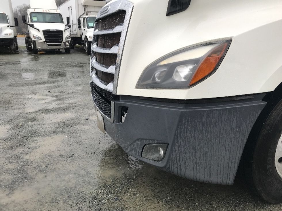 Sleeper Tractor-Heavy Duty Tractors-Freightliner-2019-T12664ST-Delta-BC-1,123,686\n\t\tkm-$ 56,000 - Image 25