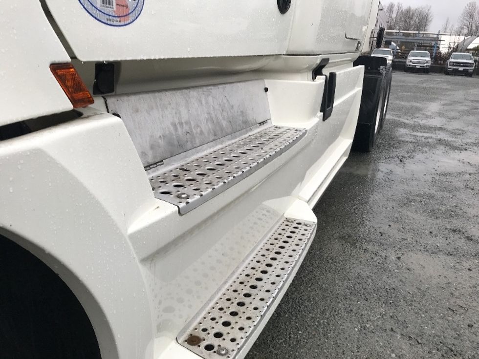 Sleeper Tractor-Heavy Duty Tractors-Freightliner-2019-T12664ST-Delta-BC-1,123,686\n\t\tkm-$ 56,000 - Image 26