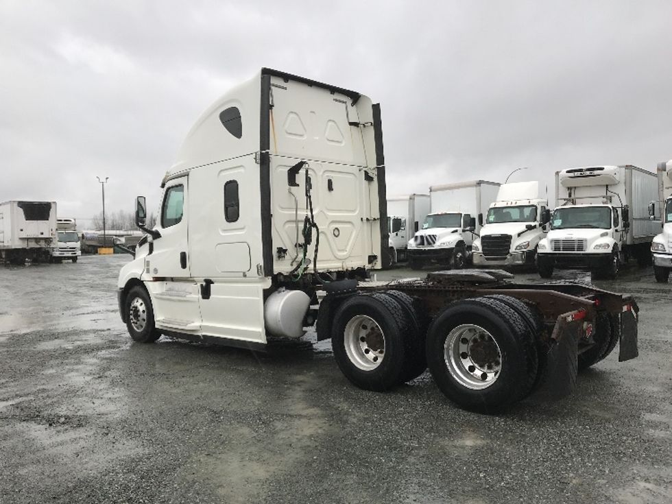 Sleeper Tractor-Heavy Duty Tractors-Freightliner-2019-T12664ST-Delta-BC-1,123,686\n\t\tkm-$ 56,000 - Image 5