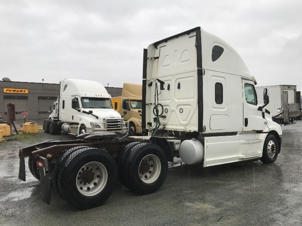 Sleeper Tractor-Heavy Duty Tractors-Freightliner-2019-T12664ST-Delta-BC-1,123,686\n\t\tkm-$ 56,000 - Image 7