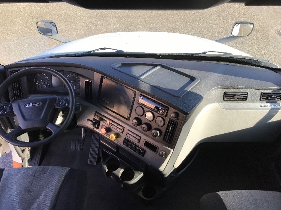 Sleeper Tractor-Heavy Duty Tractors-Freightliner-2019-T12664ST-Delta-BC-505,572\n\t\tkm-$ 75,000 - Image 12