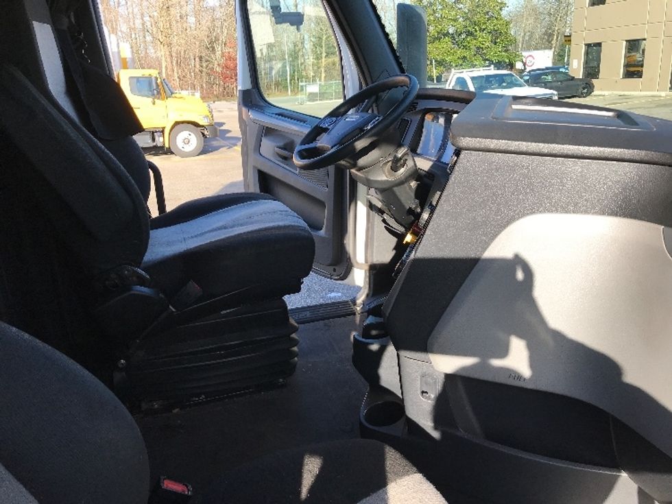 Sleeper Tractor-Heavy Duty Tractors-Freightliner-2019-T12664ST-Delta-BC-505,572\n\t\tkm-$ 75,000 - Image 15