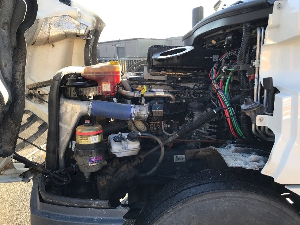 Sleeper Tractor-Heavy Duty Tractors-Freightliner-2019-T12664ST-Delta-BC-505,572\n\t\tkm-$ 75,000 - Image 21