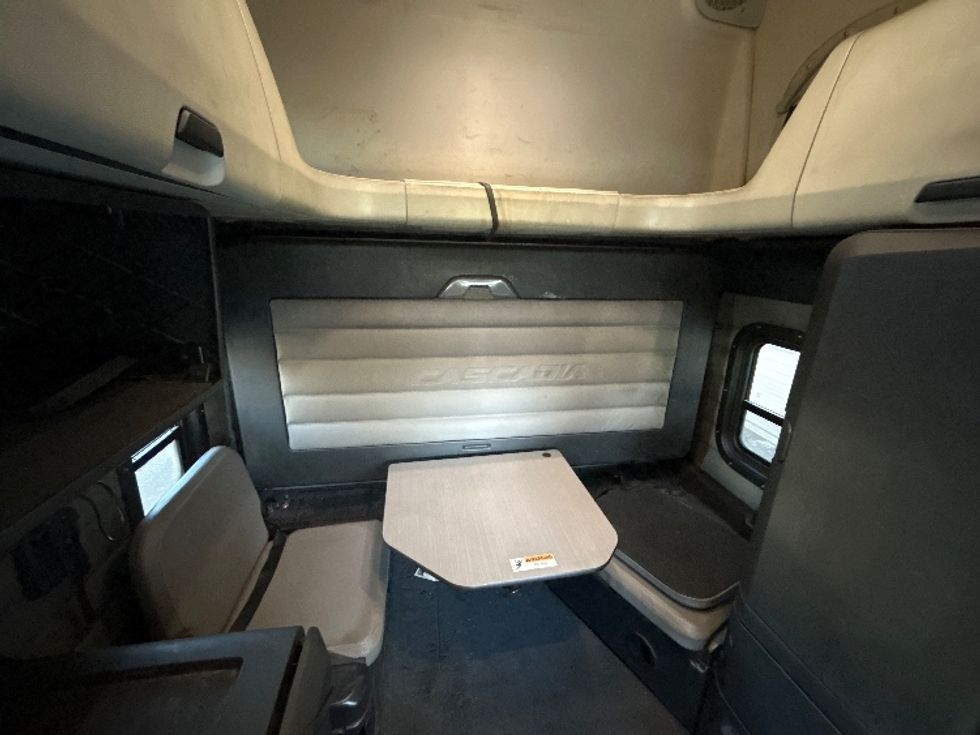 Sleeper Tractor-Heavy Duty Tractors-Freightliner-2019-T12664ST-Delta-BC-591,862\n\t\tkm-$ 73,250 - Image 14