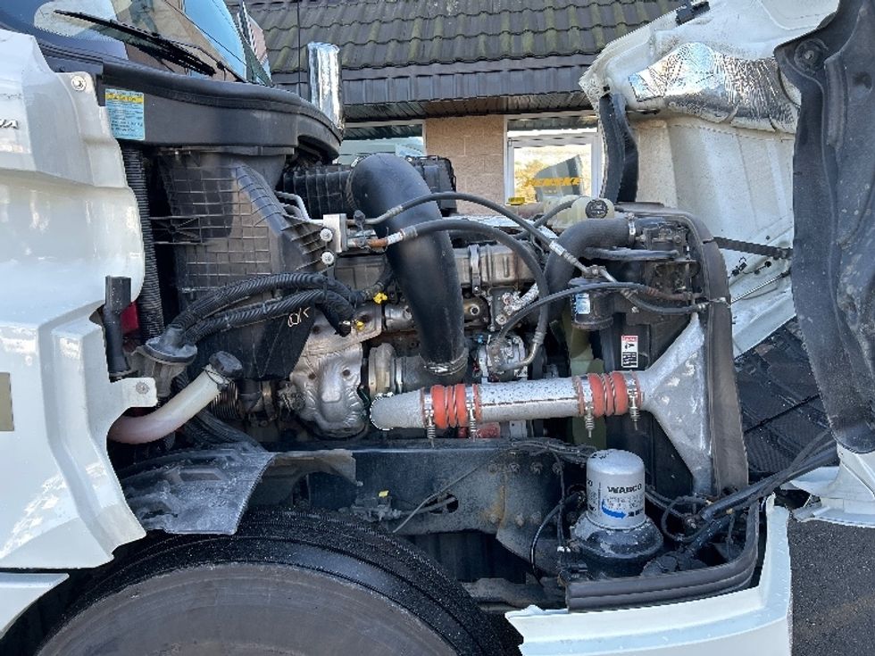 Sleeper Tractor-Heavy Duty Tractors-Freightliner-2019-T12664ST-Delta-BC-591,862\n\t\tkm-$ 73,250 - Image 18