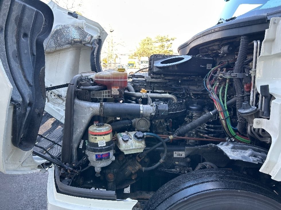 Sleeper Tractor-Heavy Duty Tractors-Freightliner-2019-T12664ST-Delta-BC-591,862\n\t\tkm-$ 73,250 - Image 19