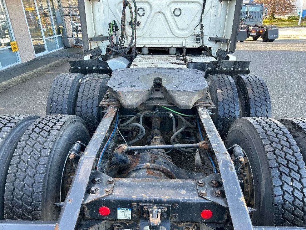 Sleeper Tractor-Heavy Duty Tractors-Freightliner-2019-T12664ST-Delta-BC-591,862\n\t\tkm-$ 73,250 - Image 6