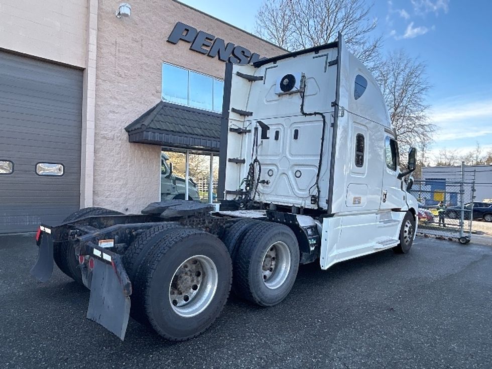 Sleeper Tractor-Heavy Duty Tractors-Freightliner-2019-T12664ST-Delta-BC-591,862\n\t\tkm-$ 73,250 - Image 7