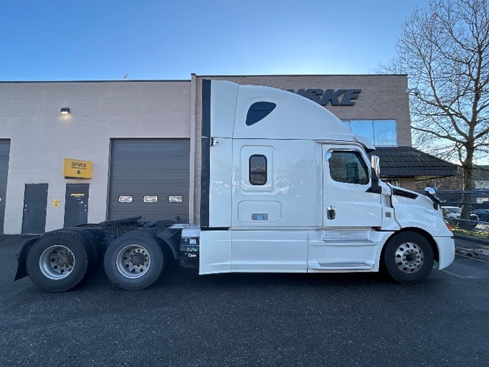 Sleeper Tractor-Heavy Duty Tractors-Freightliner-2019-T12664ST-Delta-BC-591,862\n\t\tkm-$ 73,250 - Image 8