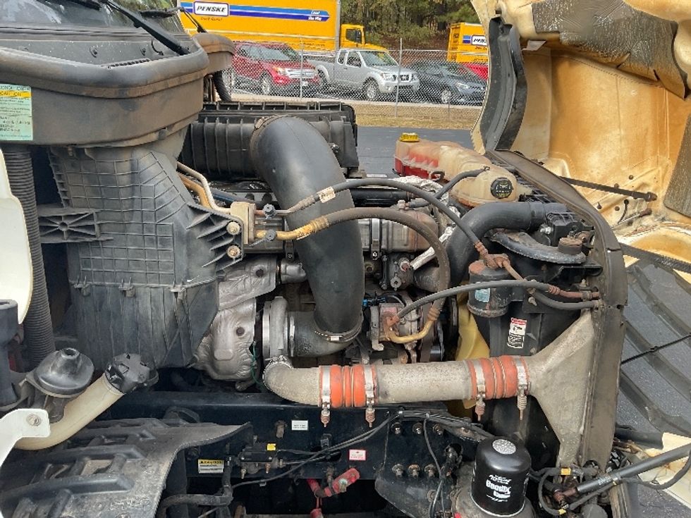 Sleeper Tractor-Heavy Duty Tractors-Freightliner-2019-T12664ST-Duluth-GA-338,254\n\t\tmiles-$ 68,250 - Image 20