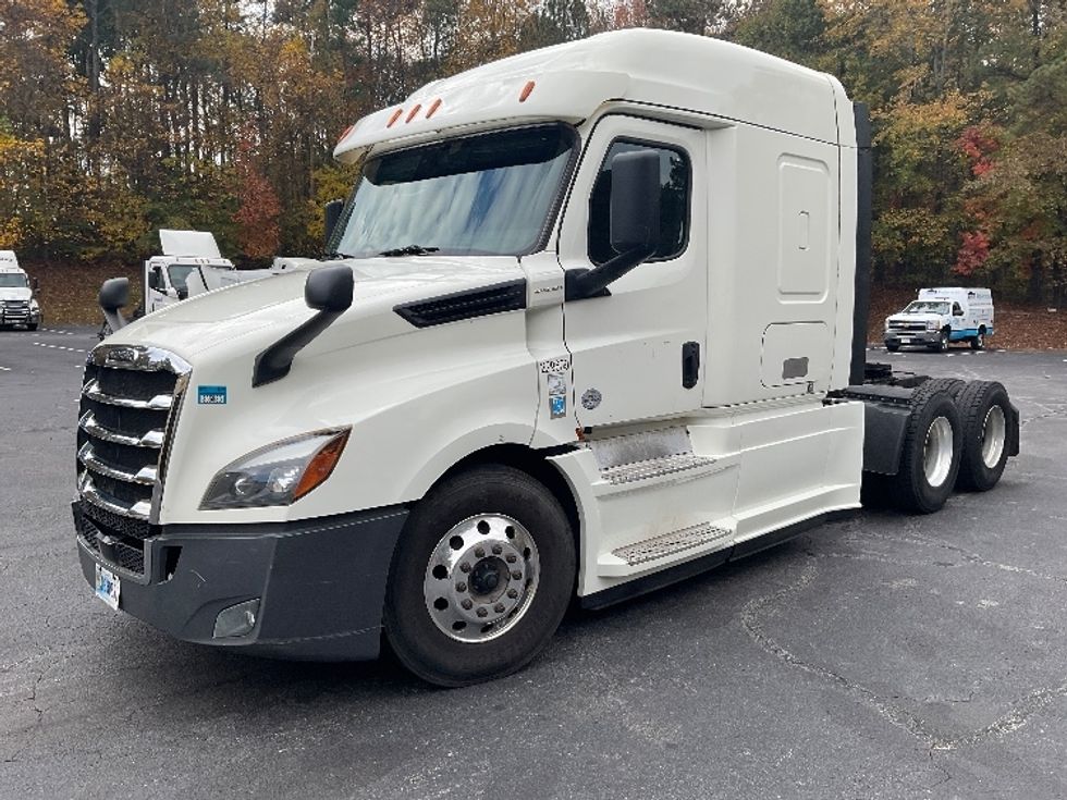 Sleeper Tractor-Heavy Duty Tractors-Freightliner-2019-T12664ST-Duluth-GA-338,254\n\t\tmiles-$ 68,250 - Image 3