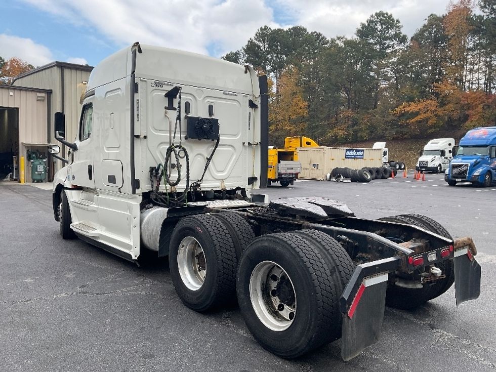 Sleeper Tractor-Heavy Duty Tractors-Freightliner-2019-T12664ST-Duluth-GA-338,254\n\t\tmiles-$ 68,250 - Image 5