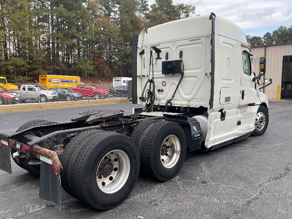 Sleeper Tractor-Heavy Duty Tractors-Freightliner-2019-T12664ST-Duluth-GA-338,254\n\t\tmiles-$ 68,250 - Image 7