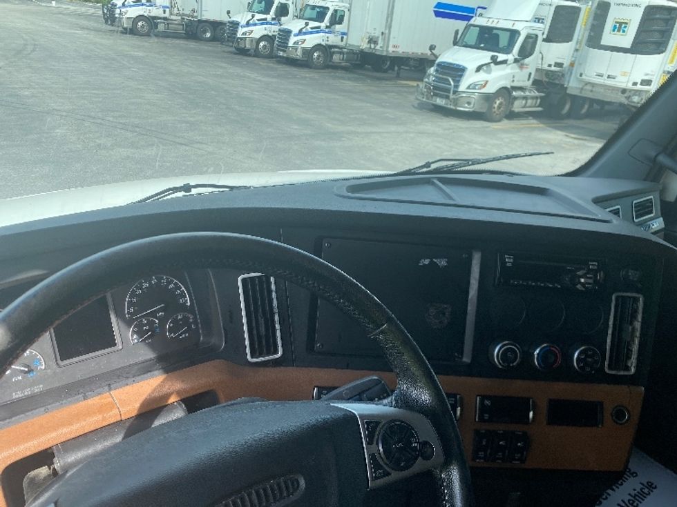 Sleeper Tractor-Heavy Duty Tractors-Freightliner-2019-T12664ST-East Chicago-IN-529,725\n\t\tmiles-$ 54,000 - Image 11