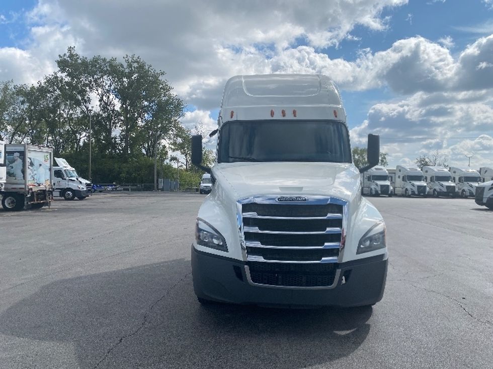 Sleeper Tractor-Heavy Duty Tractors-Freightliner-2019-T12664ST-East Chicago-IN-529,725\n\t\tmiles-$ 54,000 - Image 2