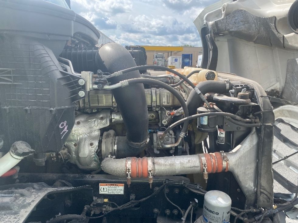 Sleeper Tractor-Heavy Duty Tractors-Freightliner-2019-T12664ST-East Chicago-IN-529,725\n\t\tmiles-$ 54,000 - Image 20