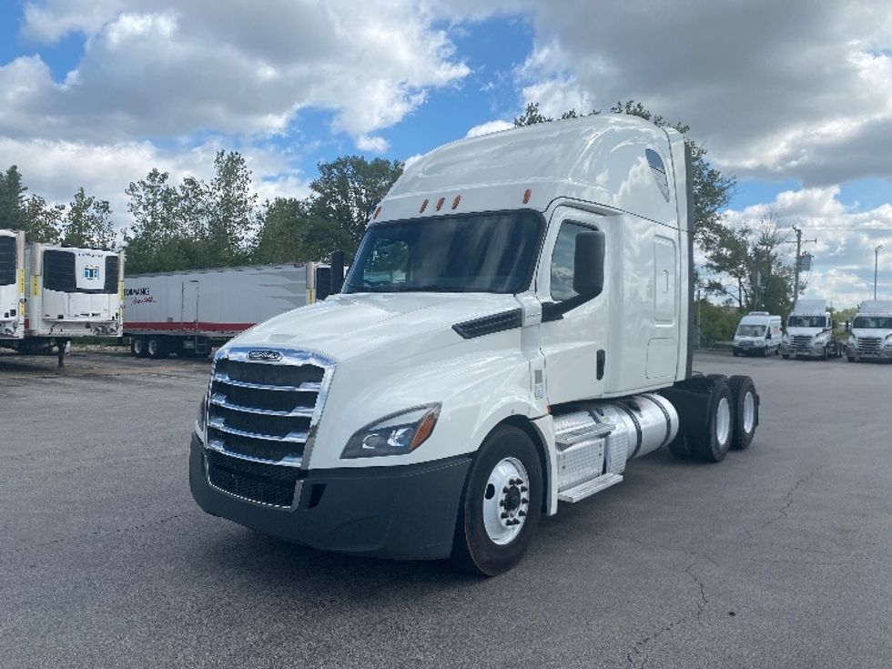 Sleeper Tractor-Heavy Duty Tractors-Freightliner-2019-T12664ST-East Chicago-IN-529,725\n\t\tmiles-$ 54,000 - Image 3