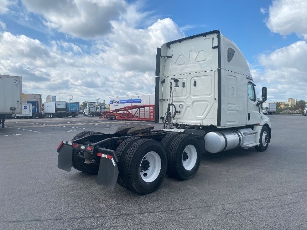 Sleeper Tractor-Heavy Duty Tractors-Freightliner-2019-T12664ST-East Chicago-IN-529,725\n\t\tmiles-$ 54,000 - Image 7