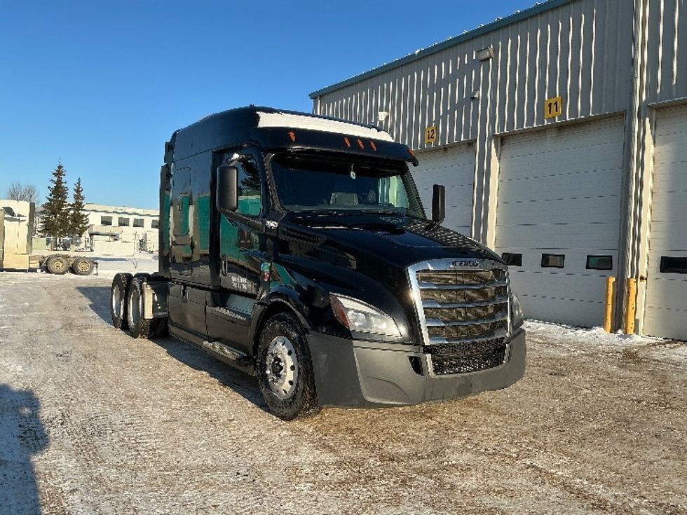 Sleeper Tractor-Heavy Duty Tractors-Freightliner-2019-T12664ST-Edmonton-AB-1,114,044\n\t\tkm-$ 46,750 - Image 1