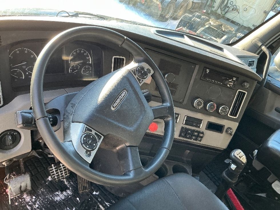 Sleeper Tractor-Heavy Duty Tractors-Freightliner-2019-T12664ST-Edmonton-AB-1,114,044\n\t\tkm-$ 46,750 - Image 10