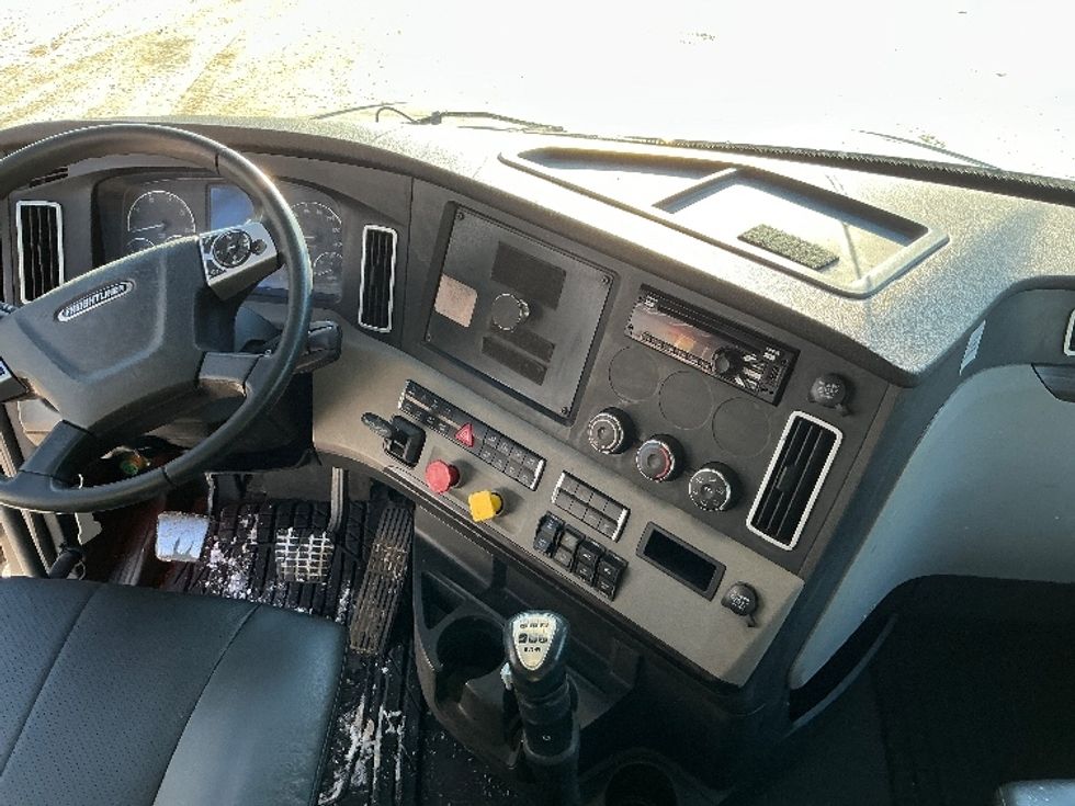 Sleeper Tractor-Heavy Duty Tractors-Freightliner-2019-T12664ST-Edmonton-AB-1,114,044\n\t\tkm-$ 46,750 - Image 12