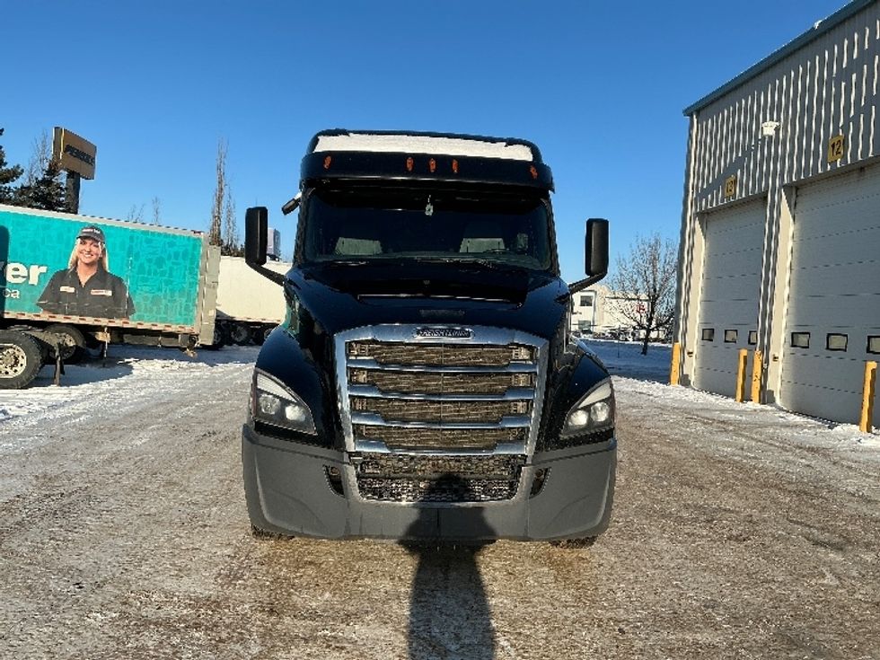 Sleeper Tractor-Heavy Duty Tractors-Freightliner-2019-T12664ST-Edmonton-AB-1,114,044\n\t\tkm-$ 46,750 - Image 2